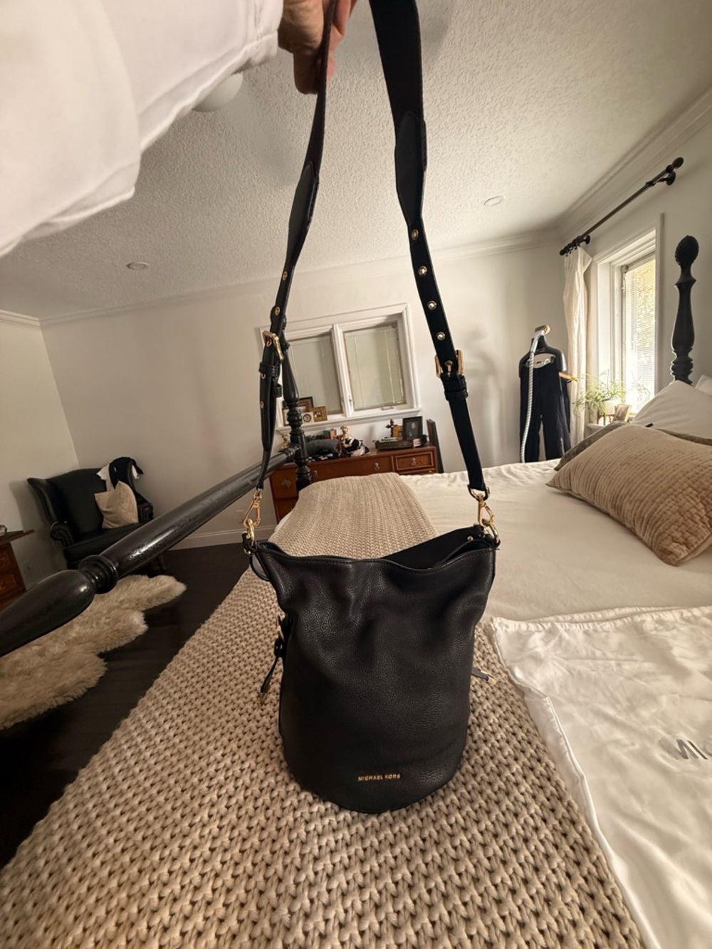 Michael Kors Black Pebbled Leather Shoulder Bucket Bag with Gold Hardware - Picture 2 of 6